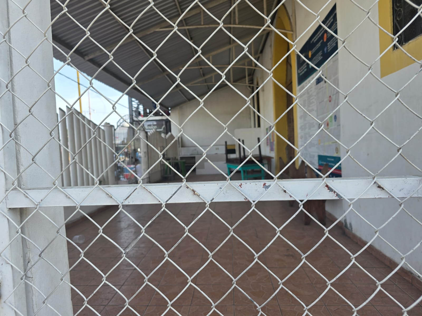 El comedor para atender migrantes, que en octubre de 2024 recibía diariamente 400 personas, está hoy vacío por el bajo flujo que hay hoy.