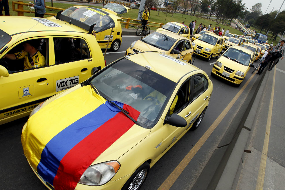 Arranca plan tortuga de taxistas en Bogotá: ya hay dos capturados