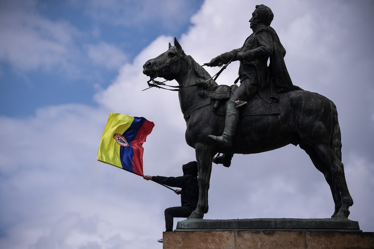 Por inminente riesgo de colapso, retirarán estatua de Bolívar del Monumento a Los Héroes