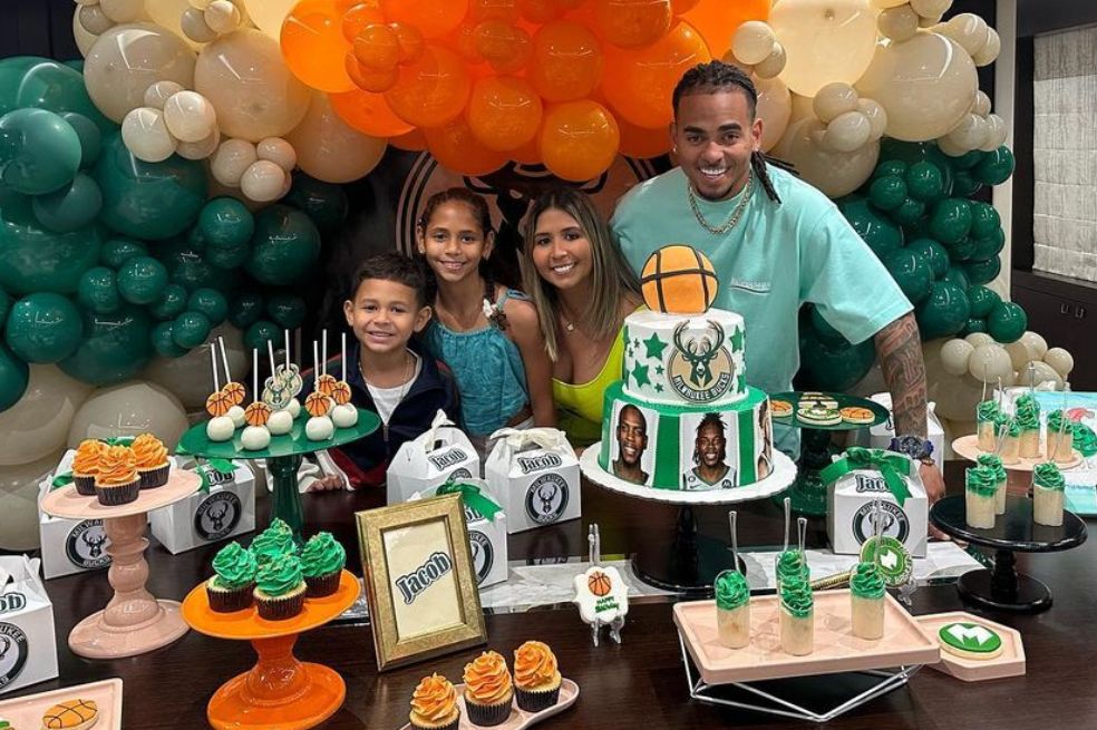 Ozuna y su esposa Taína Marie Meléndez llevan más de diez años juntos. Son pocos los detalles que comparten sobre su vida privada.
