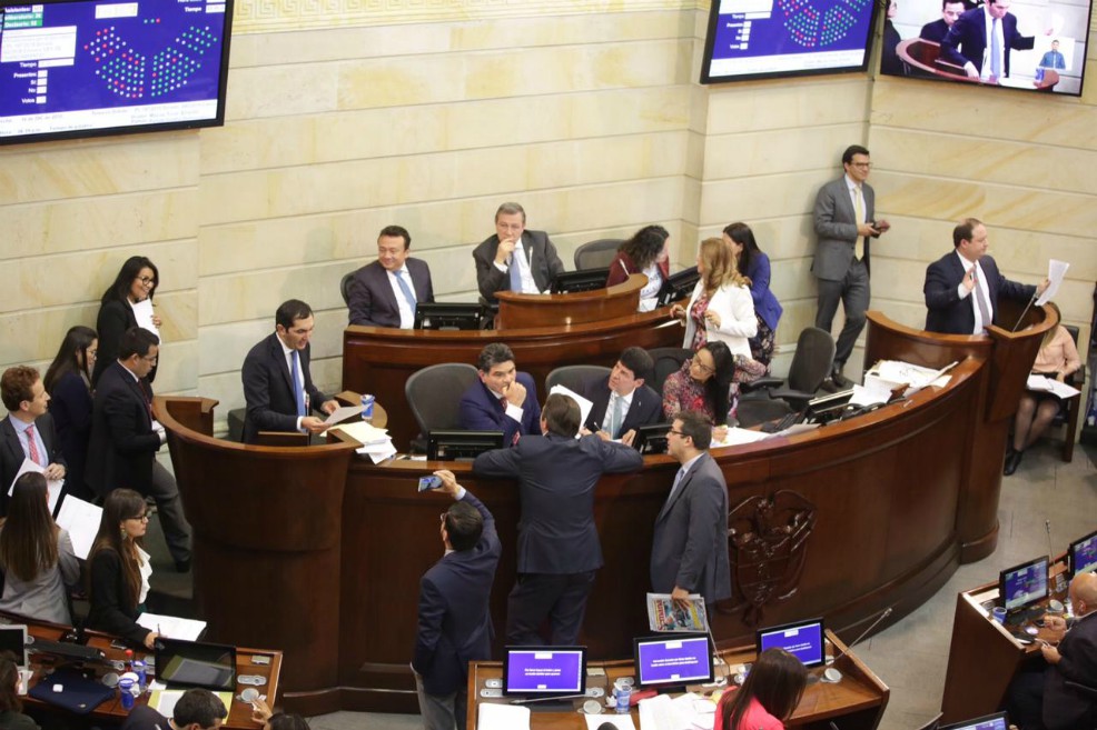 Senado aprueba en forma «exprés» 69 artículos de la reforma tributaria