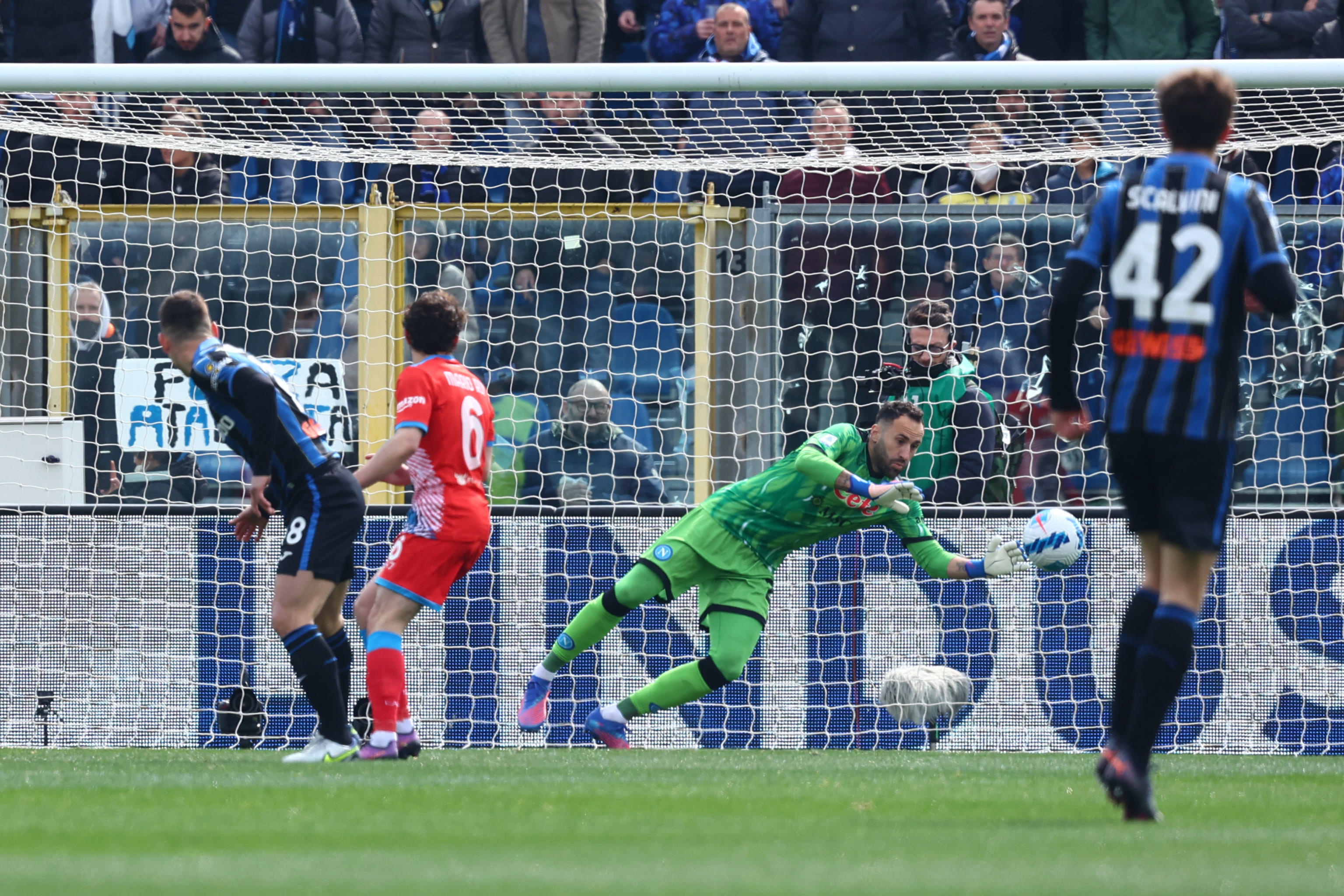Ospina le ganó a Muriel el duelo de colombianos en la Serie A