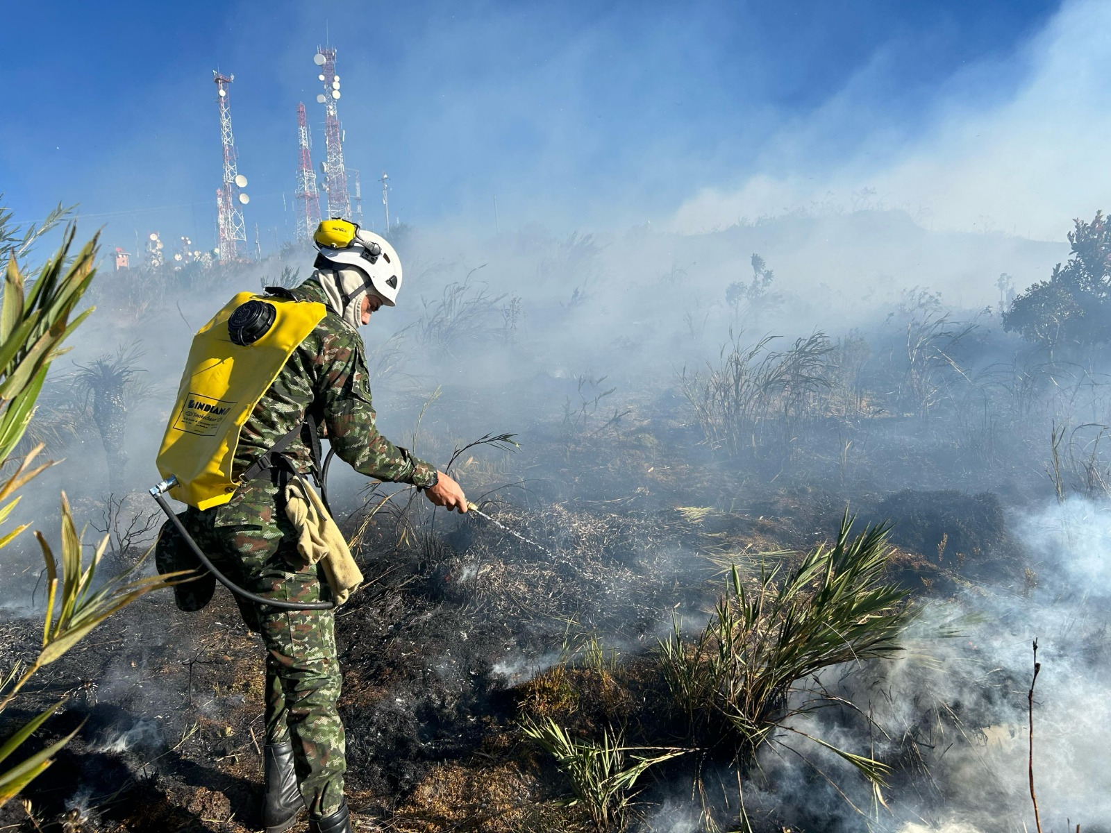 Más de 90 horas de trabajo han realizado los soldados de la Quinta Brigada, para mitigar incendios forestales en Santander