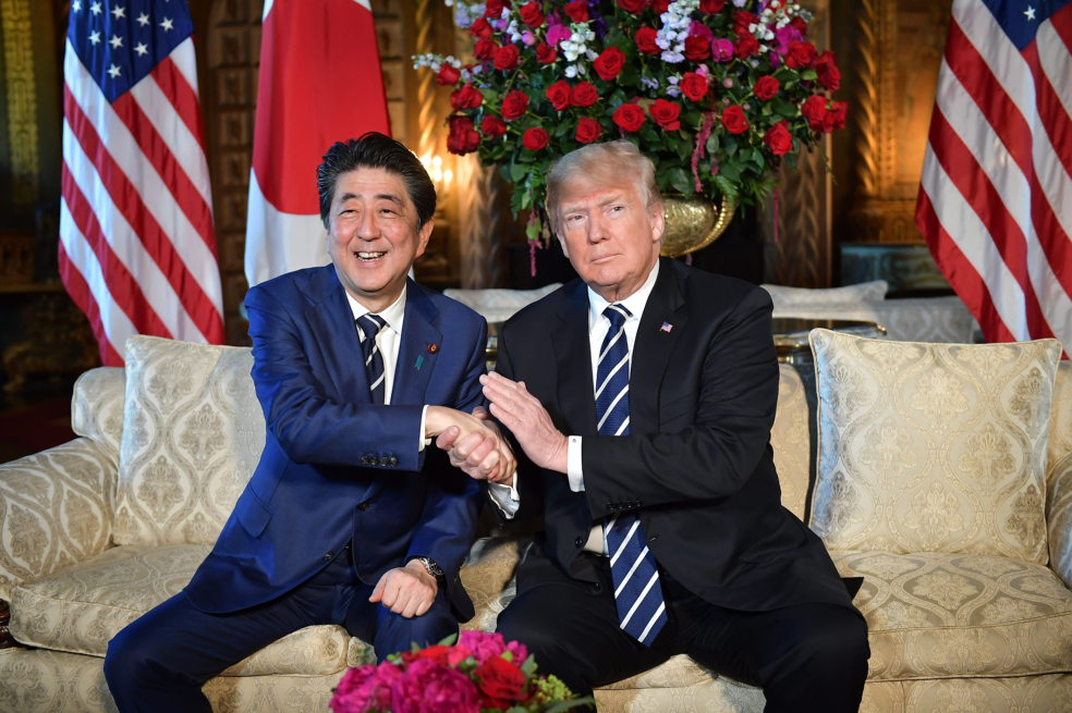Trump y pimer ministro japonés hablarán de encuentro con Kim Jong-un