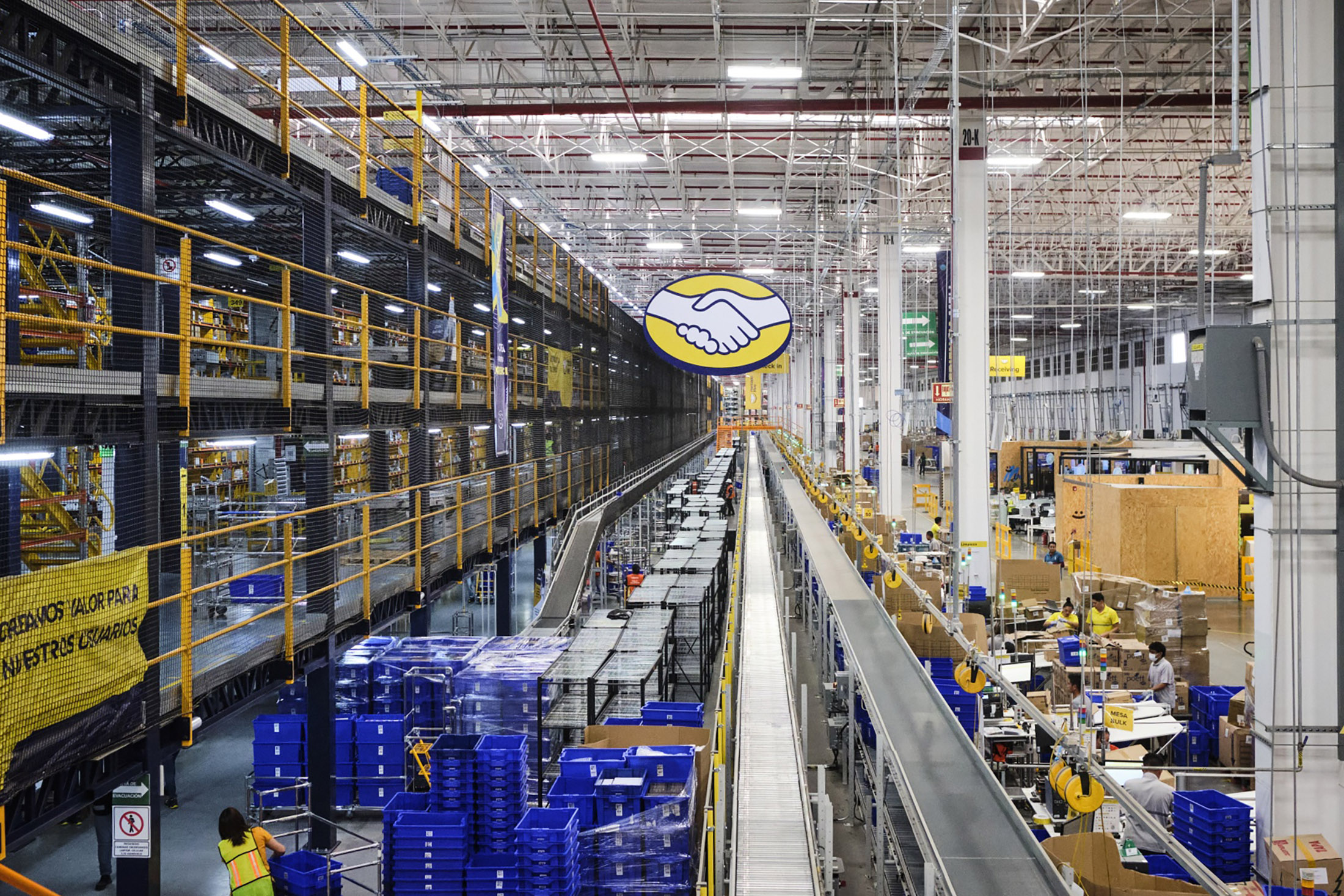 Uno de los gigantescos centros de distribución de Mercado Libre.