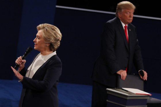 Clinton mantiene leve ventaja sobre Trump, pero incertidumbre persiste
