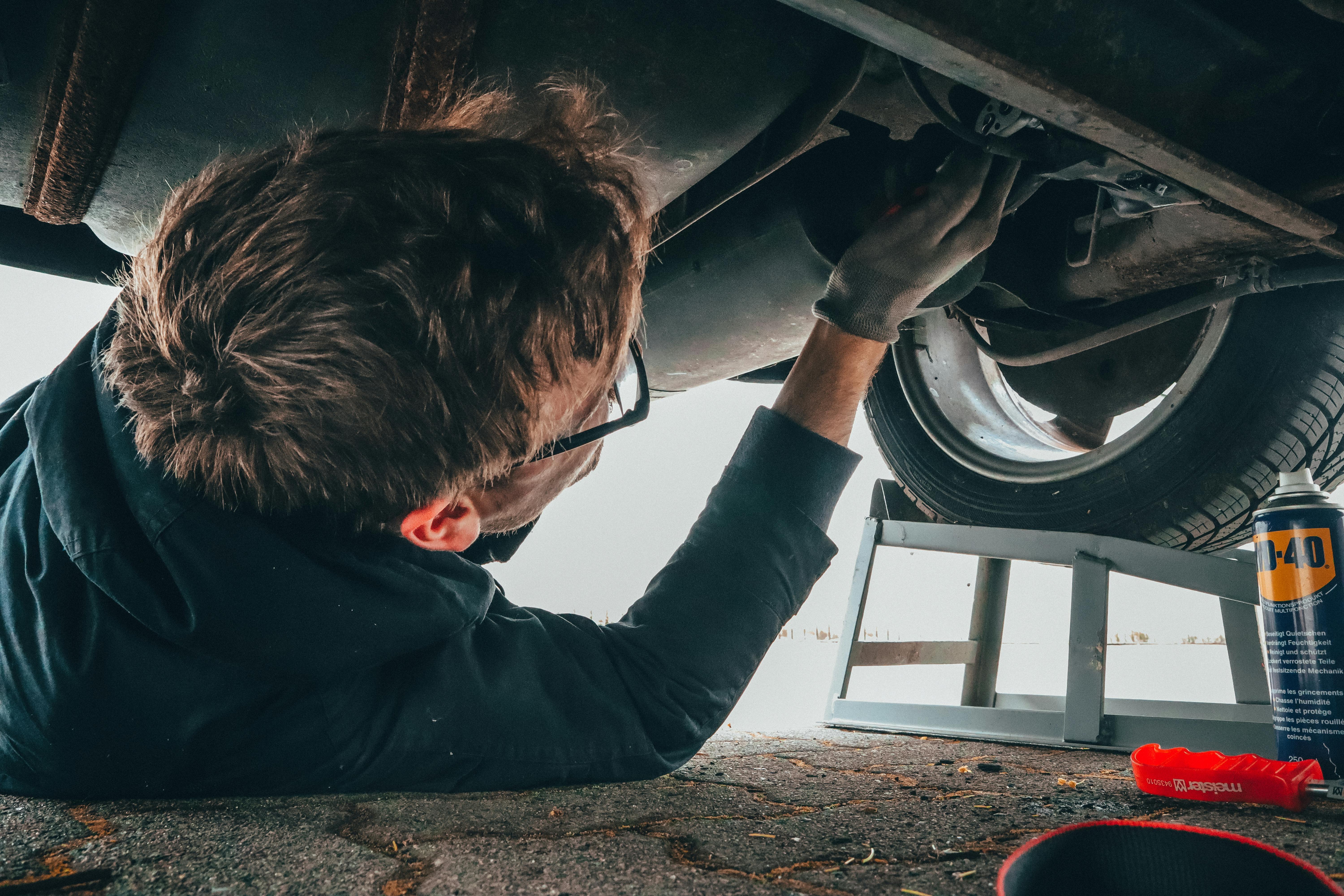 Mantenimiento de carro eléctrico vs. gasolina: ¿cuál resulta más conveniente?