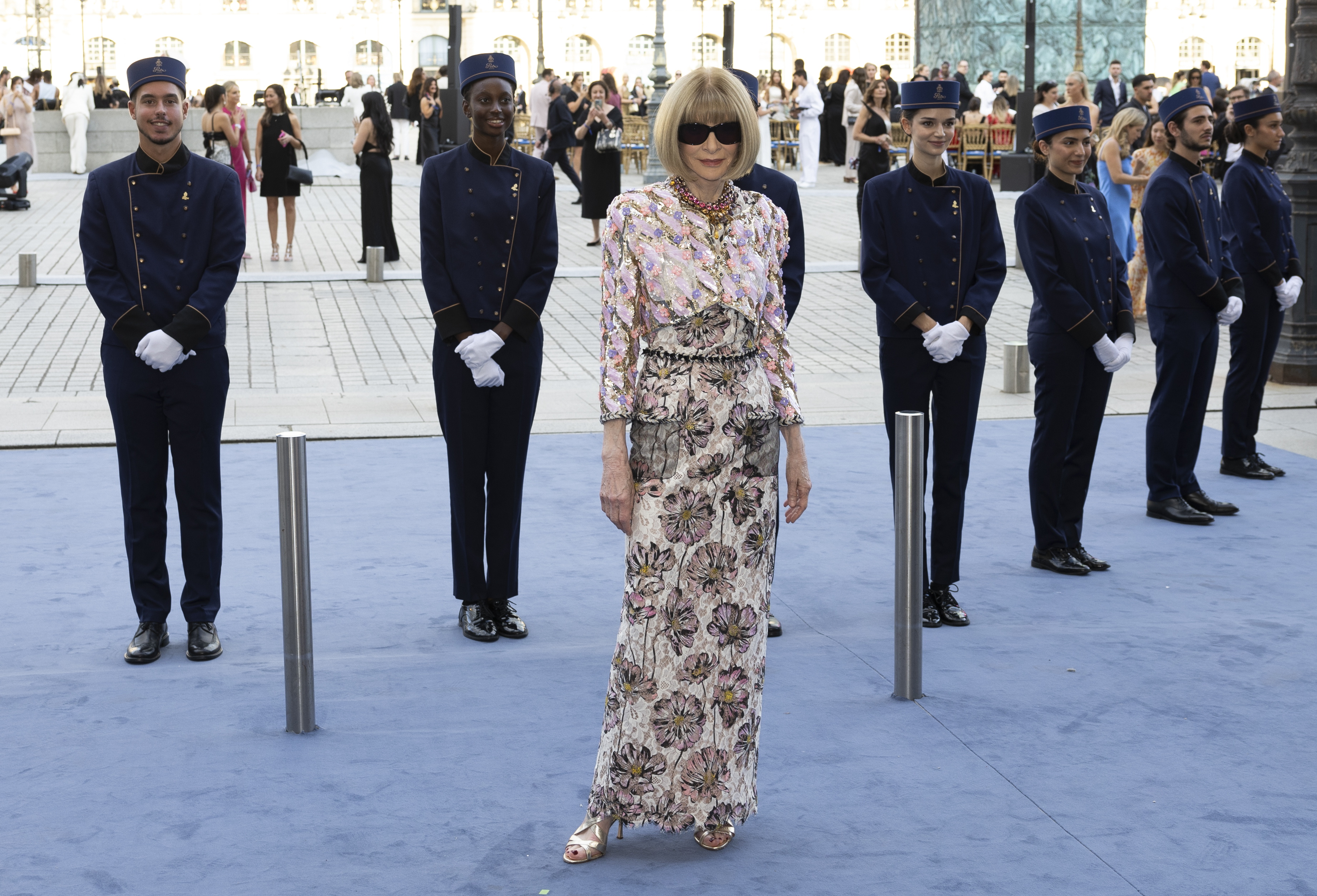 Paris (France), 23/06/2024.- Editor-in-Chief of Vogue US, Anna Wintour (C) poses for a photograph, during the Vogue World Photocall in Paris, France, 23 June 2024. The presentation of the Men'Äôs collections runs from 18 to 23 June. (Moda, Francia) EFE/EPA/ANDRE PAIN