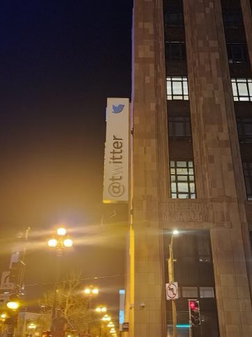 Elon Musk “borró” la “W” del letrero en el edificio de Twitter, esta es la razón