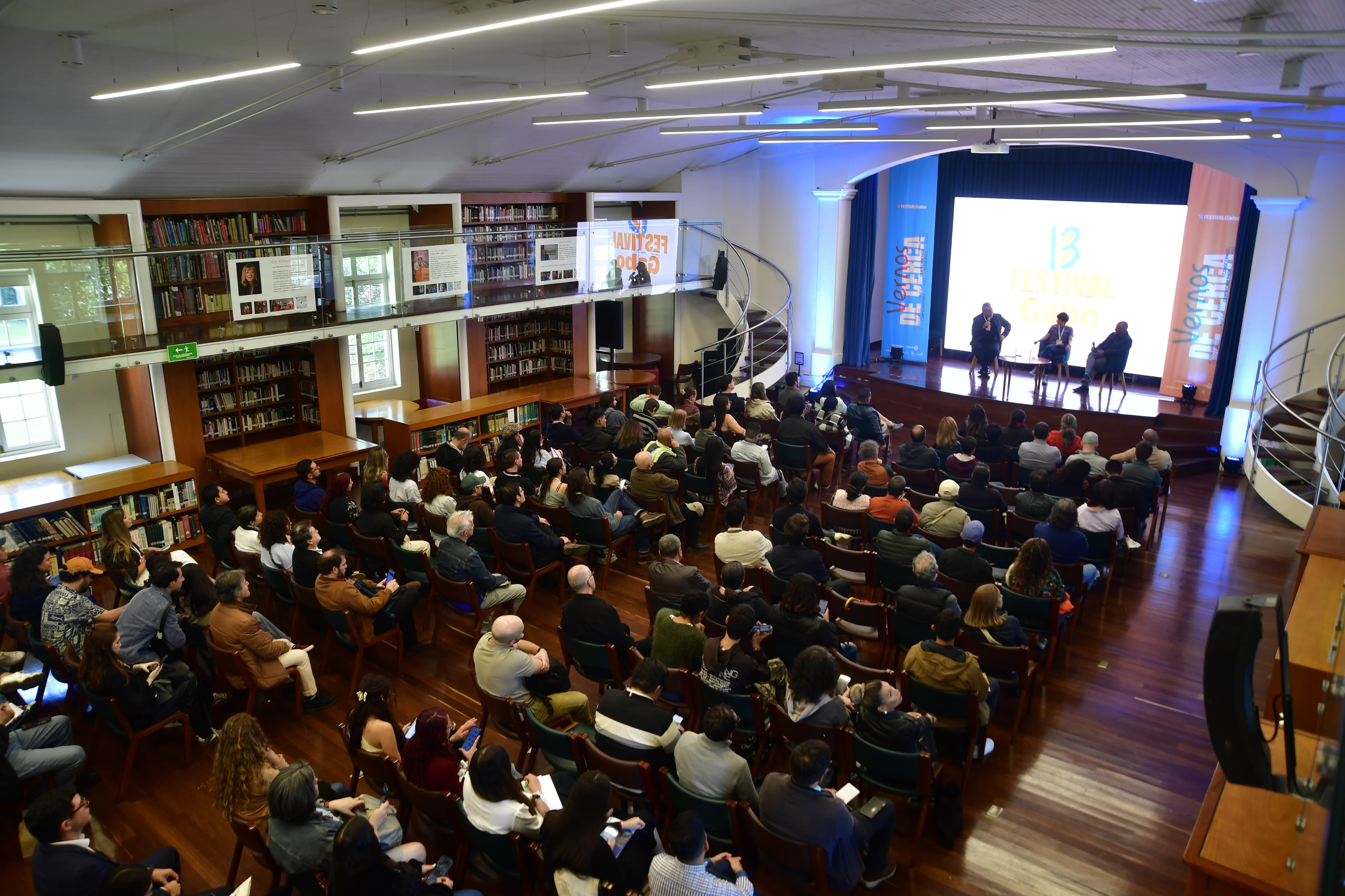 Con el lema "Vernos de cerca", el Festival Gabo reúne a periodistas, lectores y pensadores en un escenario que invita a al intercambio de ideas para imaginar futuros posibles.