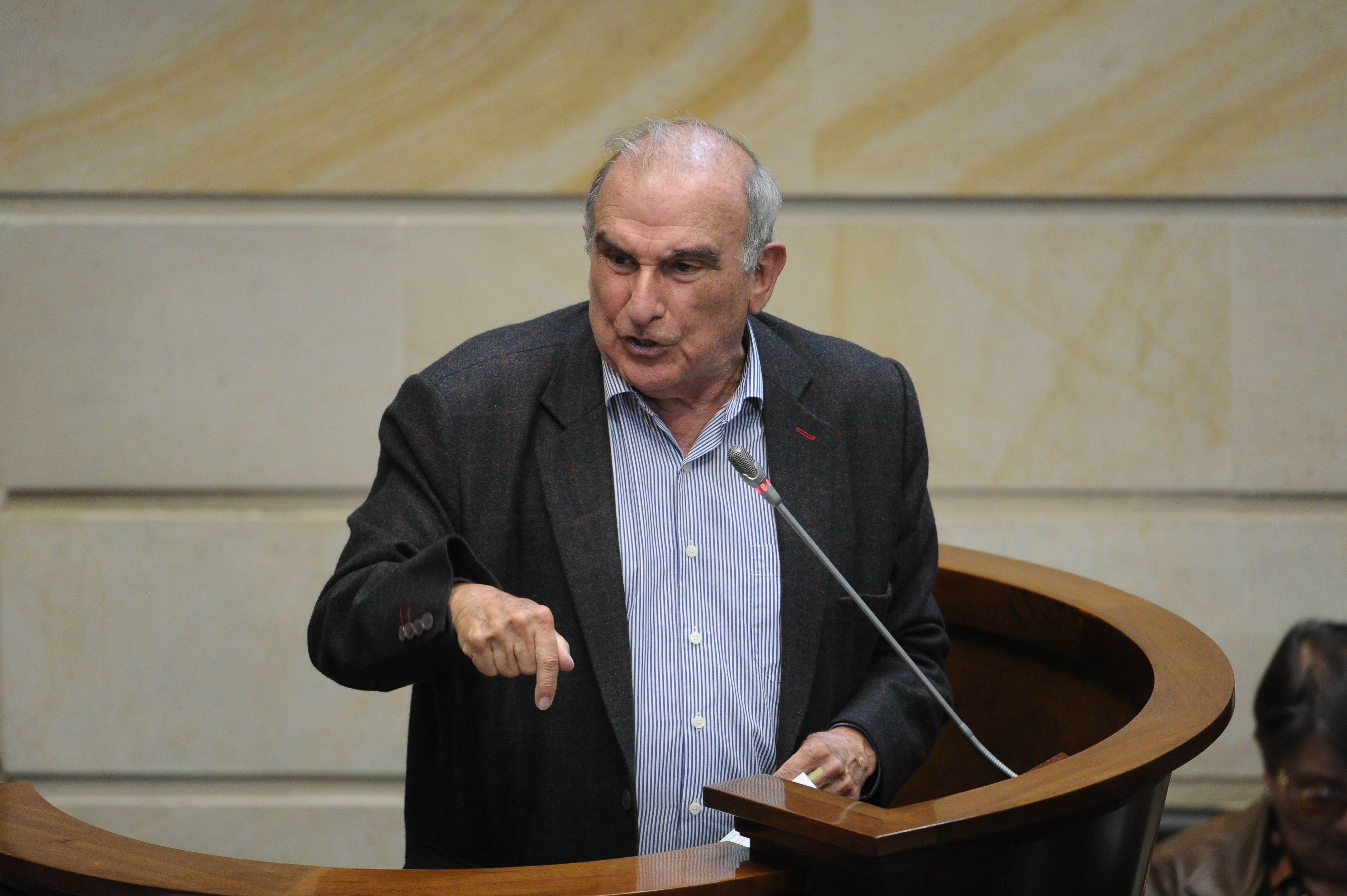 Humberto de la Calle conserva su curul en Congreso por orden del Consejo de Estado
