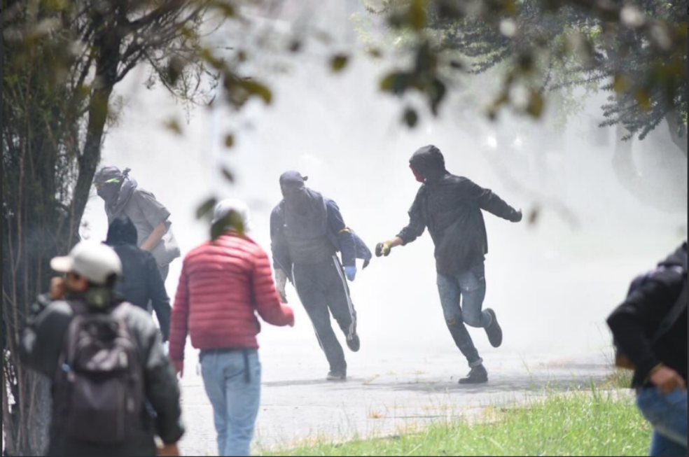 Caos vehicular por protestas en la U. Nacional