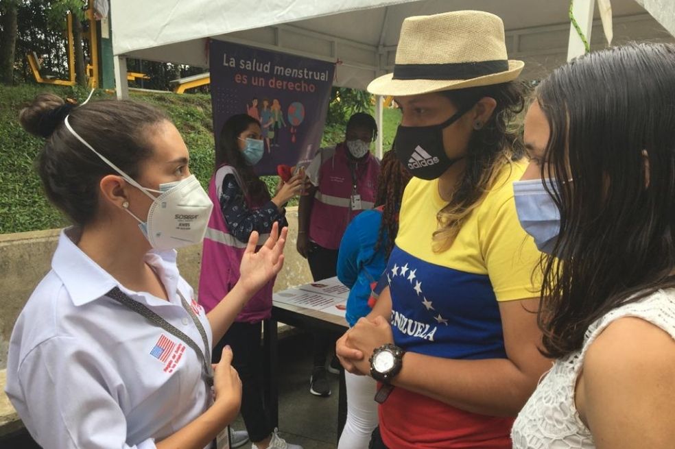 La venezolana Dayana Chirinos, con la camiseta de Venezuela, fue una de las asistentes al primer Festival de Salud Menstrual en Medellín.