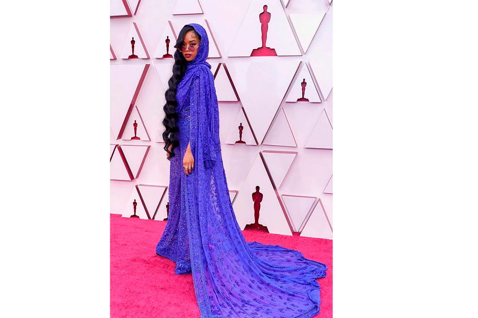 Oscar 2021: los mejores ‘looks’ de la alfombra roja