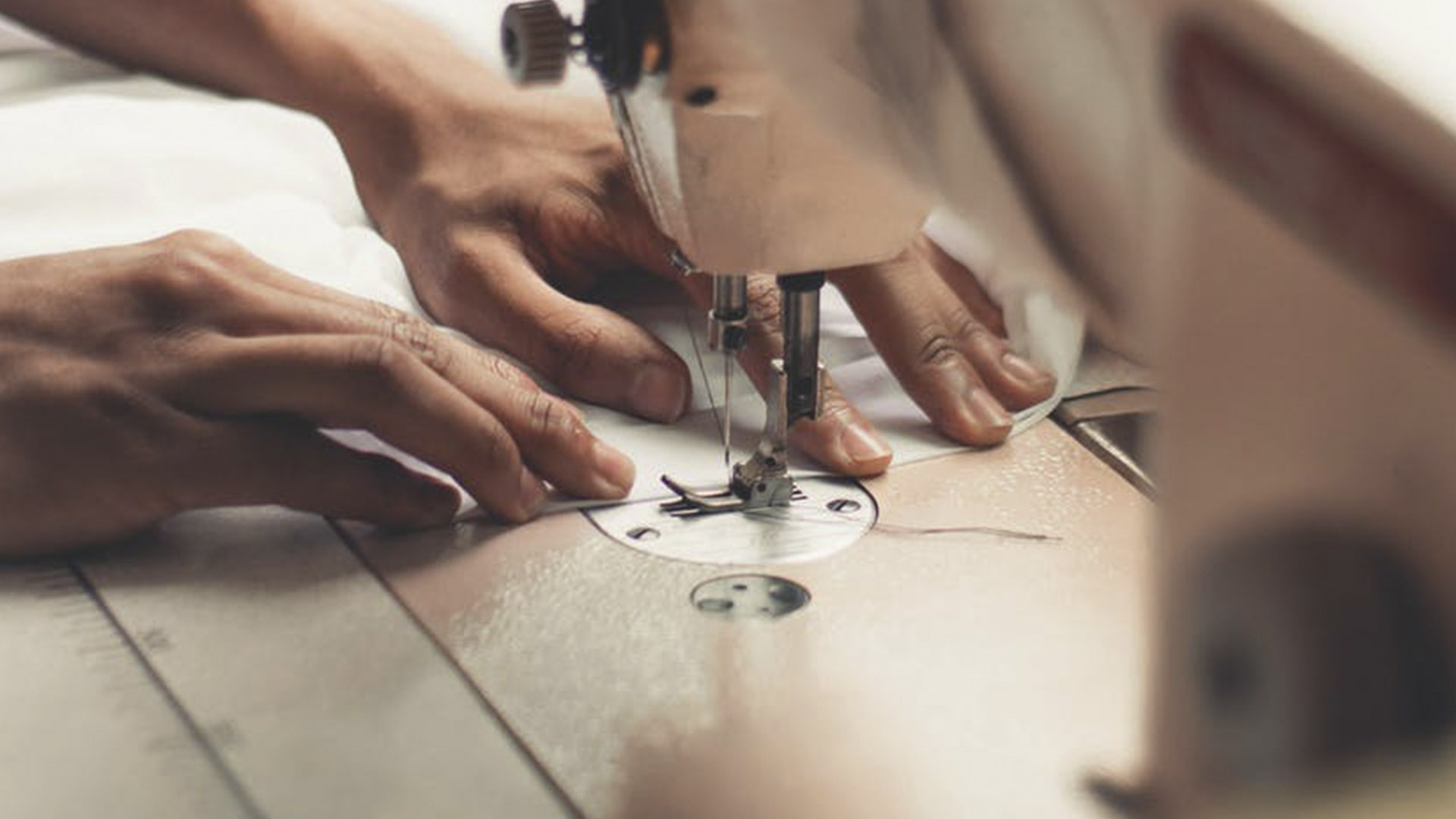 Coser durante la pandemia: una oportunidad para 700 mujeres colombianas