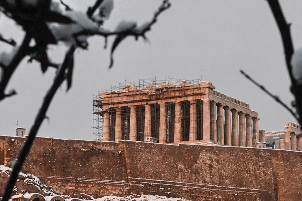 Atenas se cubre de nieve: Tormenta Amedea paraliza a Grecia