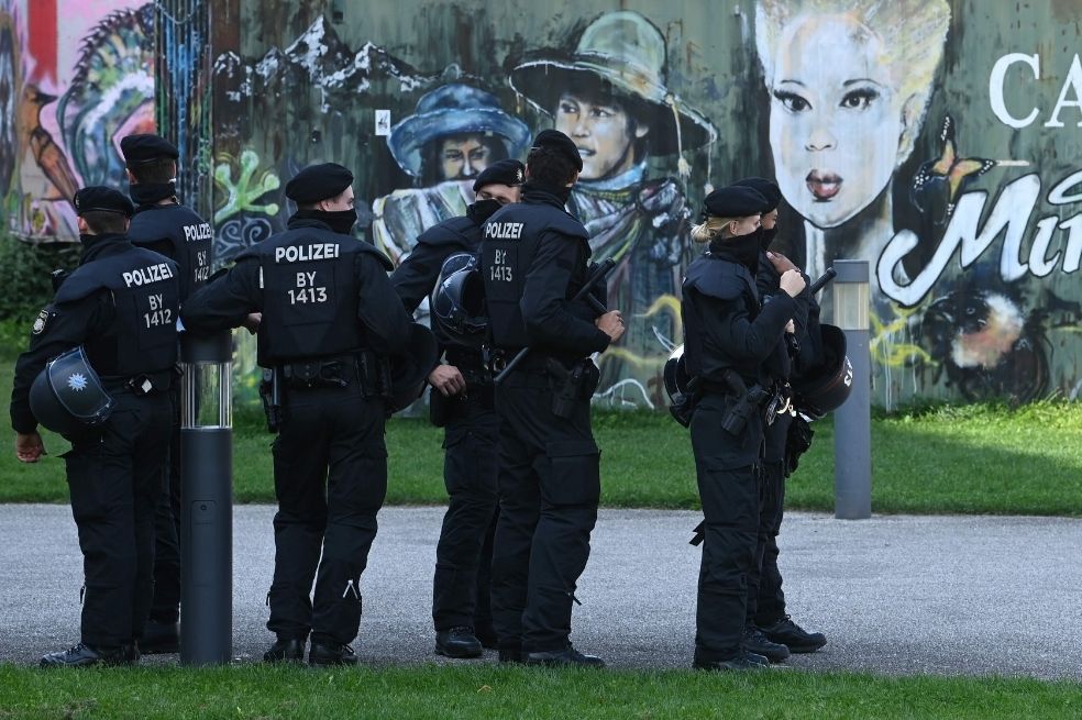 La Fiscalía de Alemania descubre chats de policías con símbolos nazis