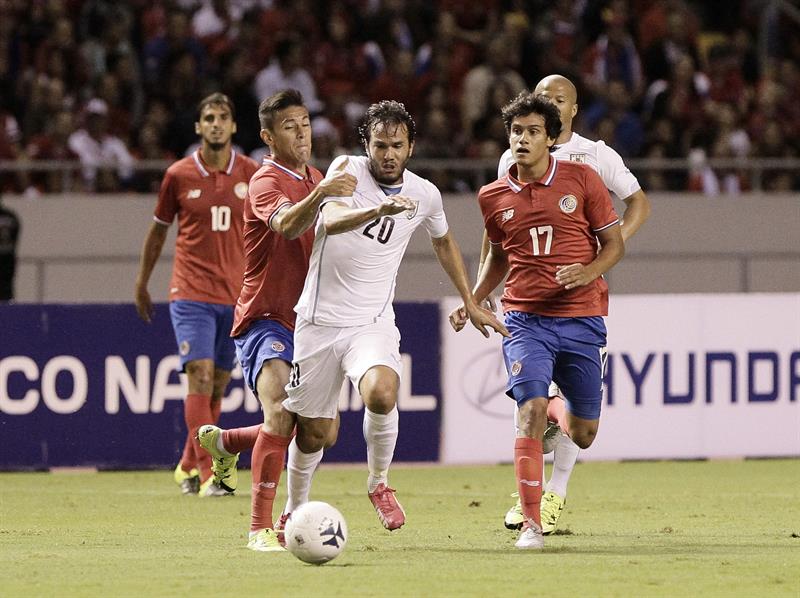 Costa Rica venció 1-0 a Uruguay, que no tuvo a Suárez ni a Cavani