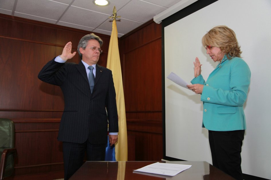 Invías estrena director