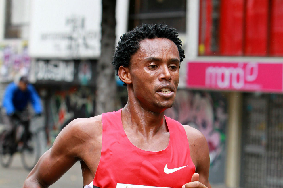 Feyisa Lilesa, atleta keniano.