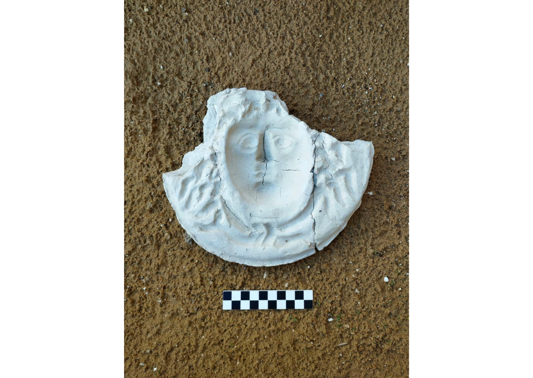 Descubren molde para máscara de Medusa en Licata, Italia