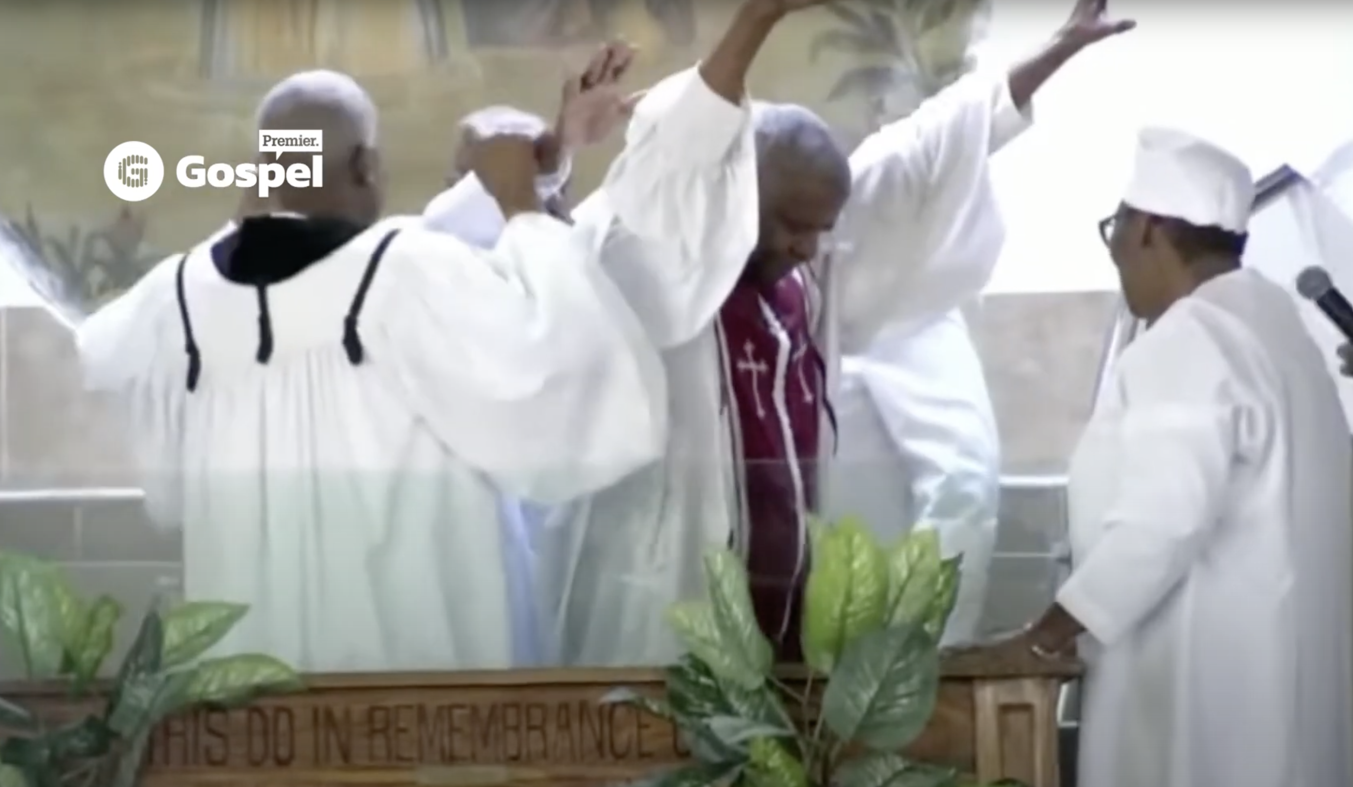 Denzel Washington, ‘El justiciero’ se bautizó y ahora es ministro. Emotivo video