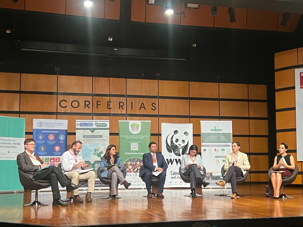El foro “Madera, pilar de crecimiento verde” dio a conocer instrumentos e iniciativas que buscan evidenciar el potencial forestal de Colombia e impulsar prácticas de Manejo Forestal Sostenible en el país.