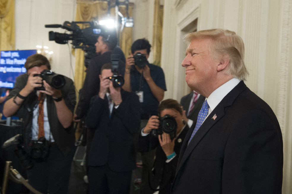 Invocando la fe, gobierno de Trump limita acceso a anticonceptivos