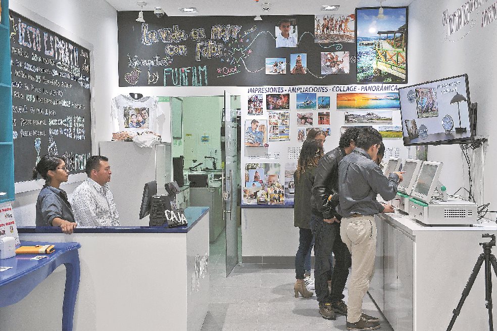 La tienda abrió sus puertas en el centro comercial Santafé. / Luis Ángel - El Espectador