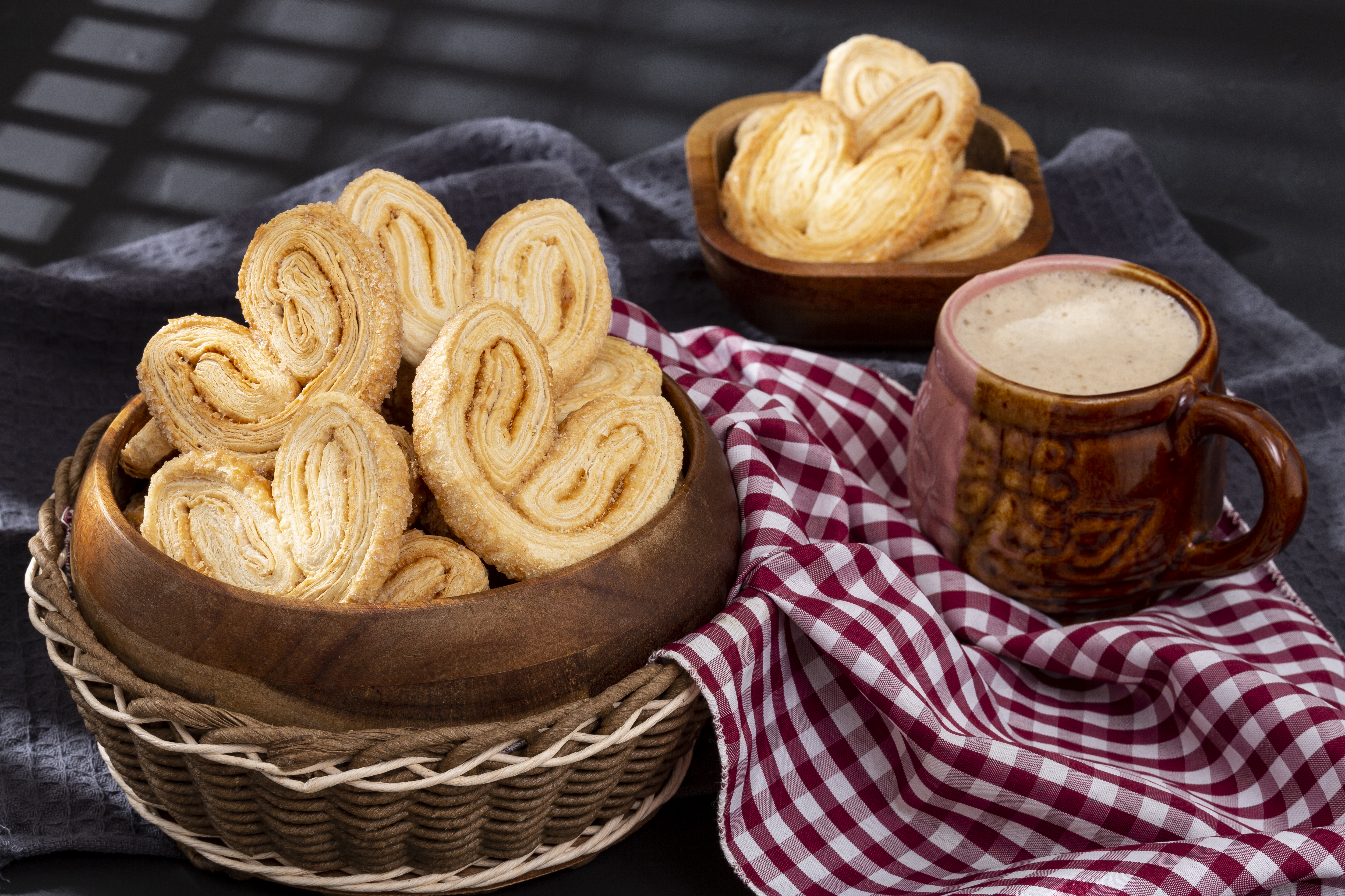 Así se preparan unos deliciosos corazones hojaldrados
