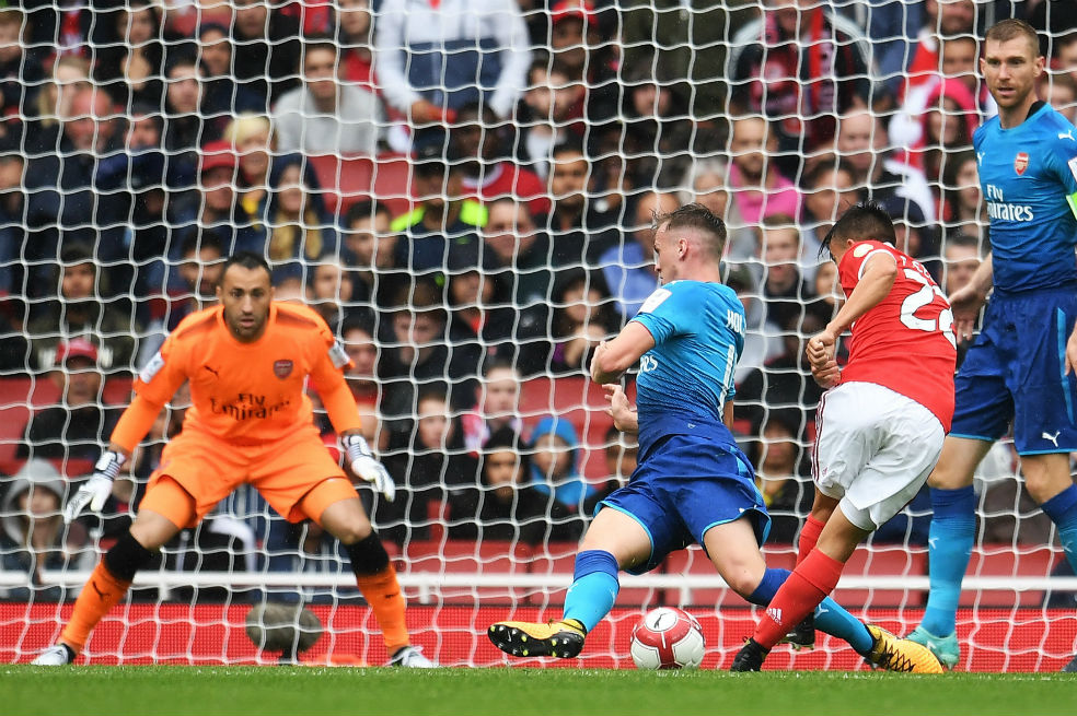 David Ospina, titular en la victoria del Arsenal sobre el Benfica