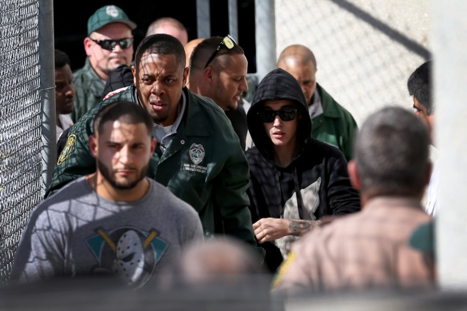 Publicación de videos de Justin Bieber en la cárcel podrían afectar "su intimidad"