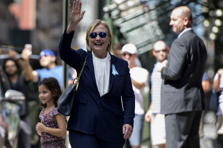 Clinton reanudará su campaña el jueves tras el reposo por la neumonía