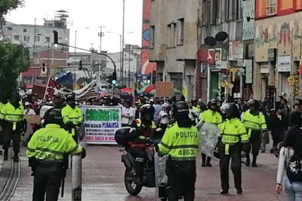 Comerciantes se movilizan hacia Plaza de Bolívar contra ley seca en Corabastos