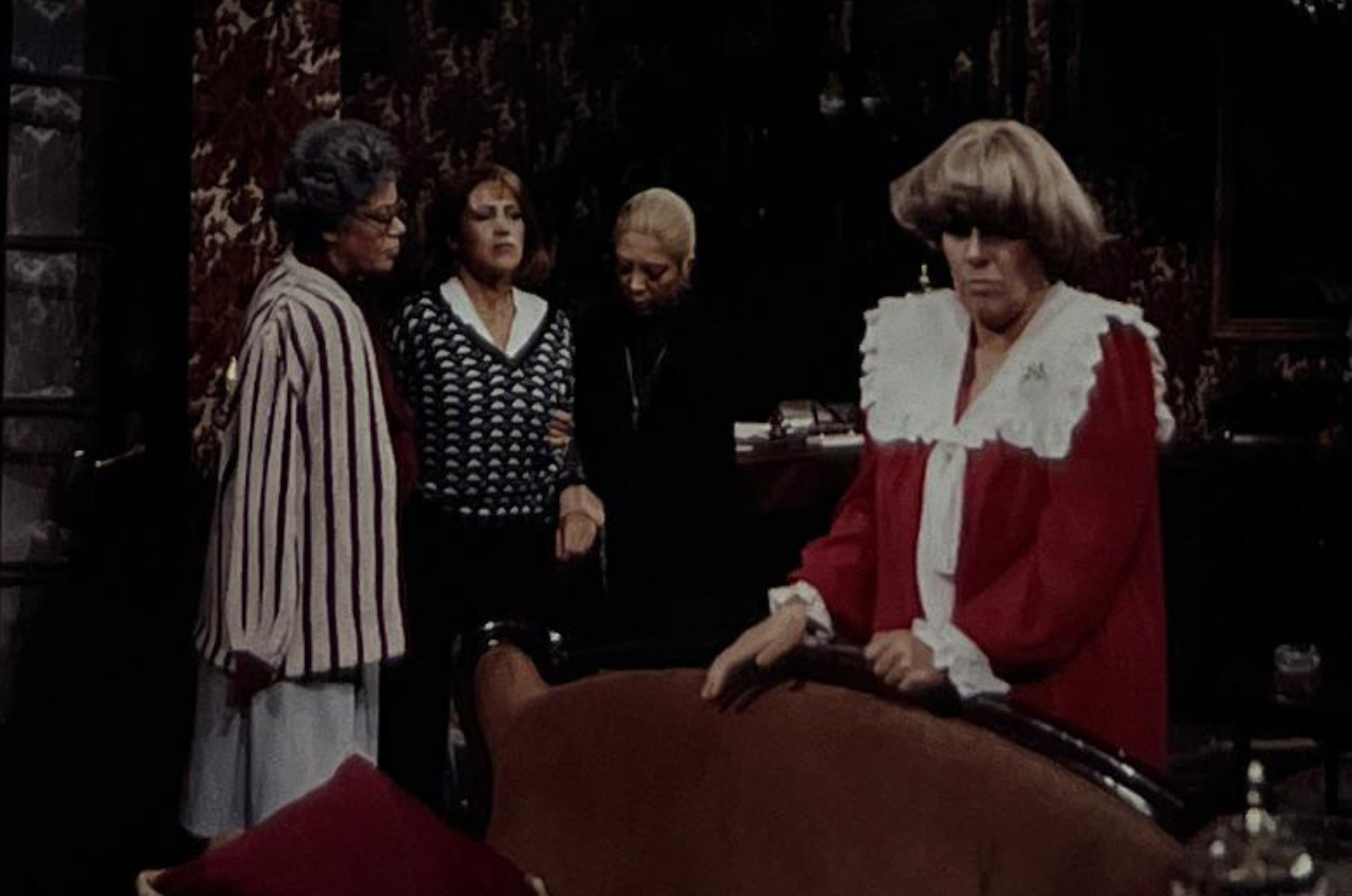 "Los Cuervos" (1984-1986) contaba la historia de los Olmedo, una familia adinerada que vive en la lúgubre mansión llamada 'Casaloma'.