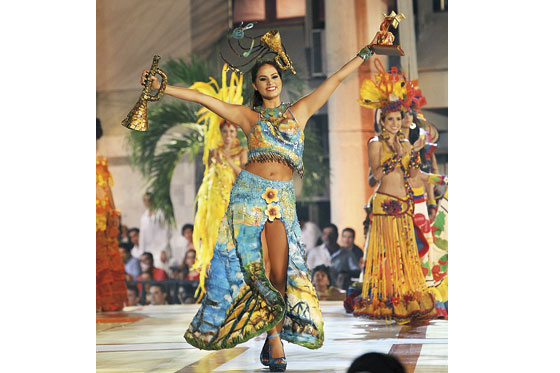 Desfile en traje artesanal