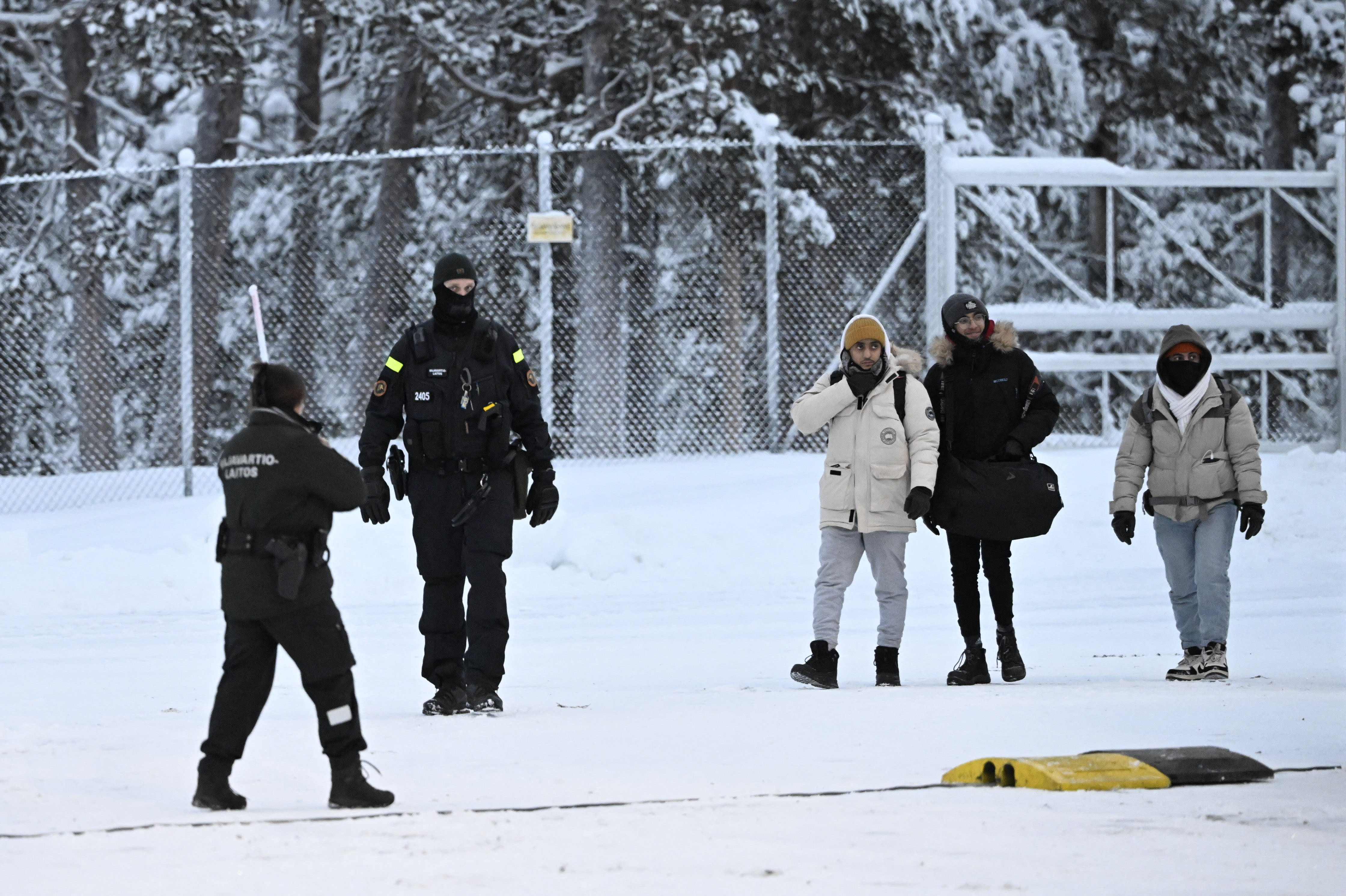 Finlandia acusa a Rusia de usar migrantes como “armas”