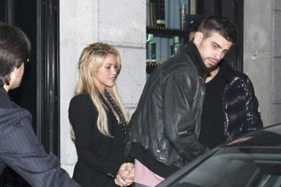Shakira y Piqué, de la mano por Barcelona