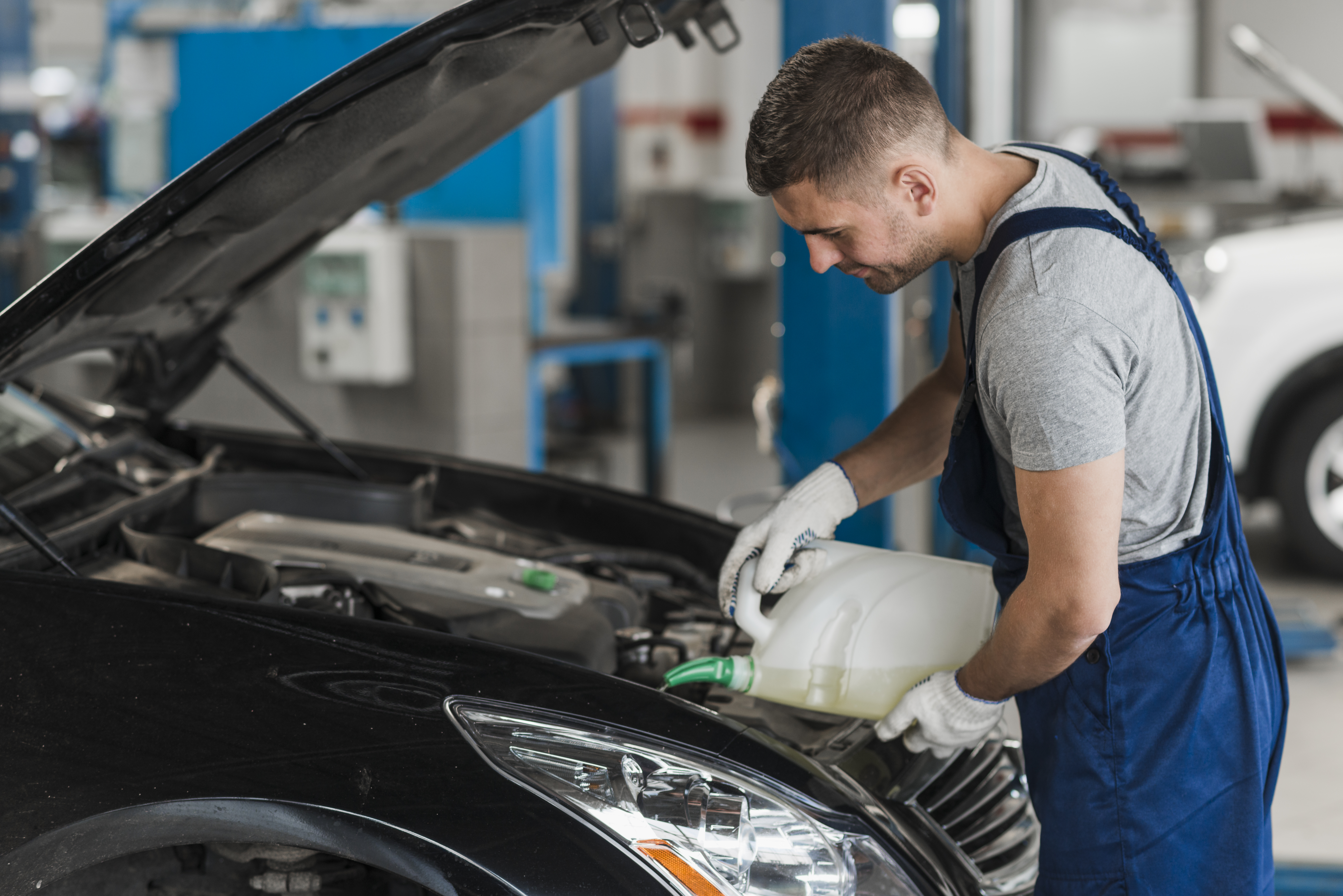 ¿Cada cuánto cambiar el refrigerante del carro y cómo saber si necesita cambio?