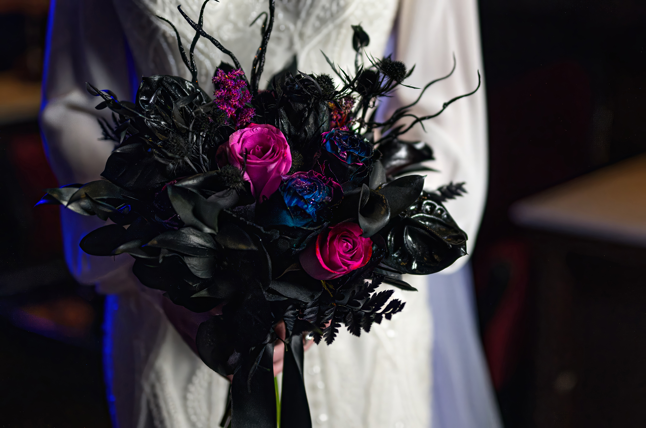 Disney’s Fairy Tale Weddings & Honeymoons presenta el Haunted Mansion Parlor como un escenario misterioso y de otro mundo para la boda o renovación de votos definitiva, disponible a bordo del nuevo barco de Disney Cruise Line, el Disney Destiny, a partir de su viaje inaugural el 14 de mayo de 2026 desde Fort Lauderdale, Florida.