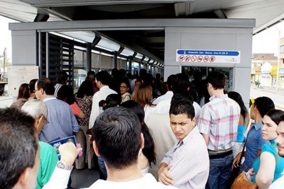 Quince heridos dejan protestas de transportadores en Cali