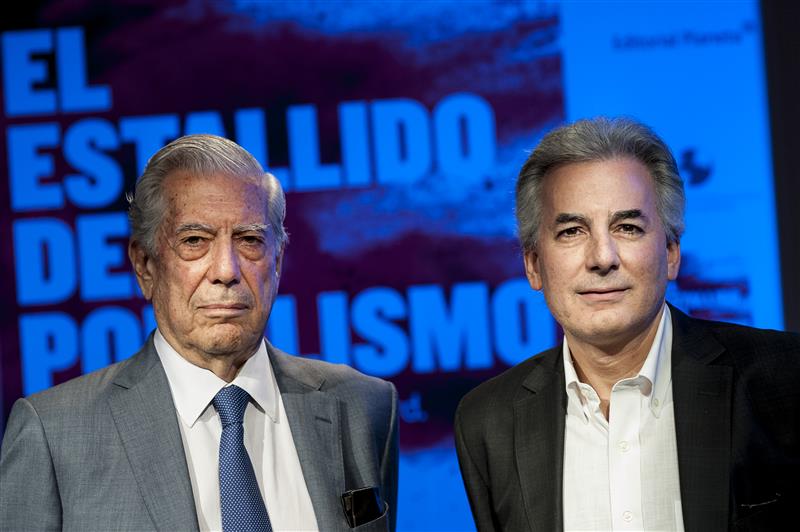 Los reyes de España enviaron una carta a los hijos de Mario Vargas Llosa