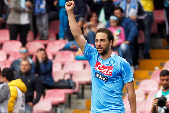 Nápoles gana 4-2 al Lazio con un triplete de Higuaín