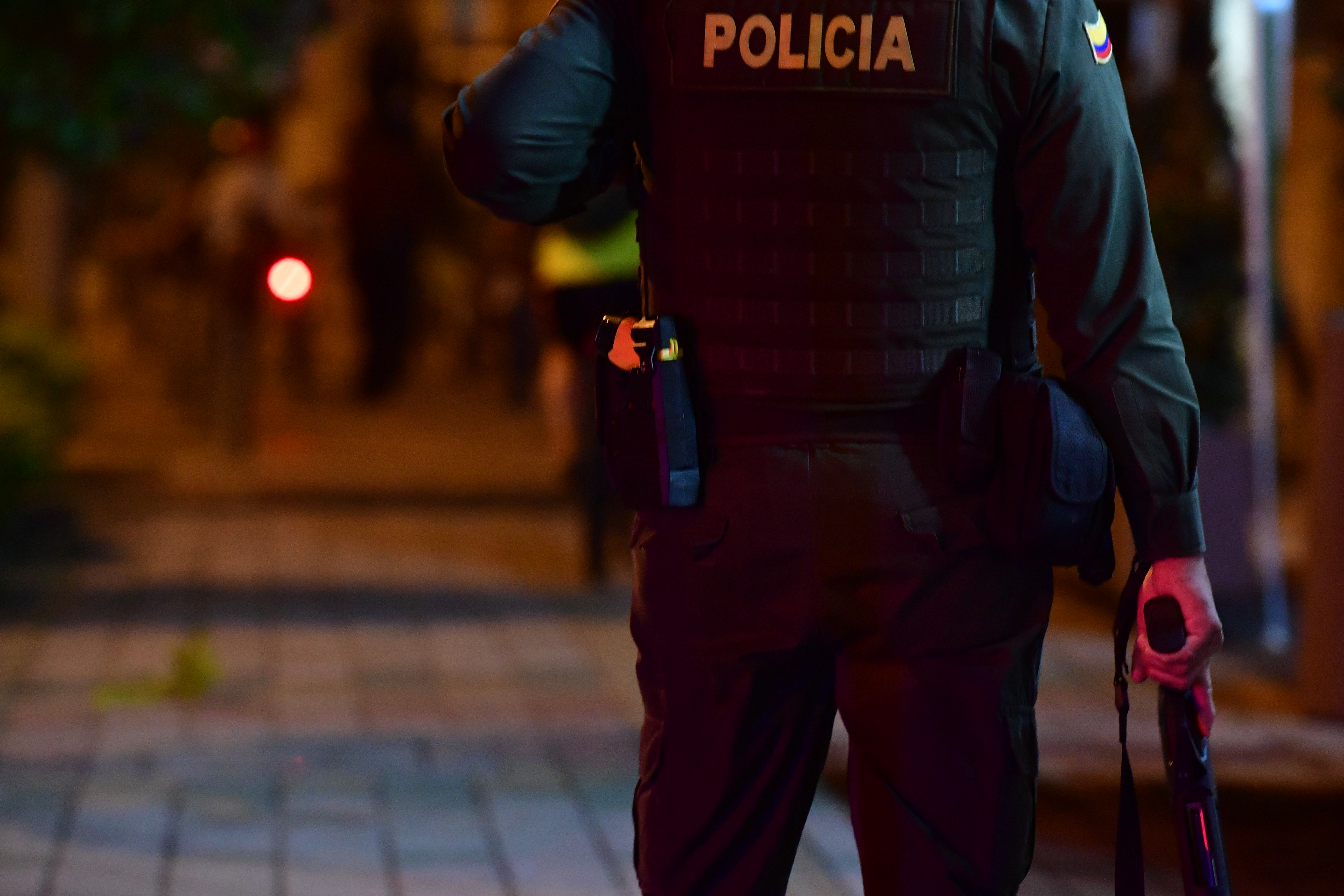 Cuatro policías heridos dejó motín de reclusos en estación del centro de Bogotá