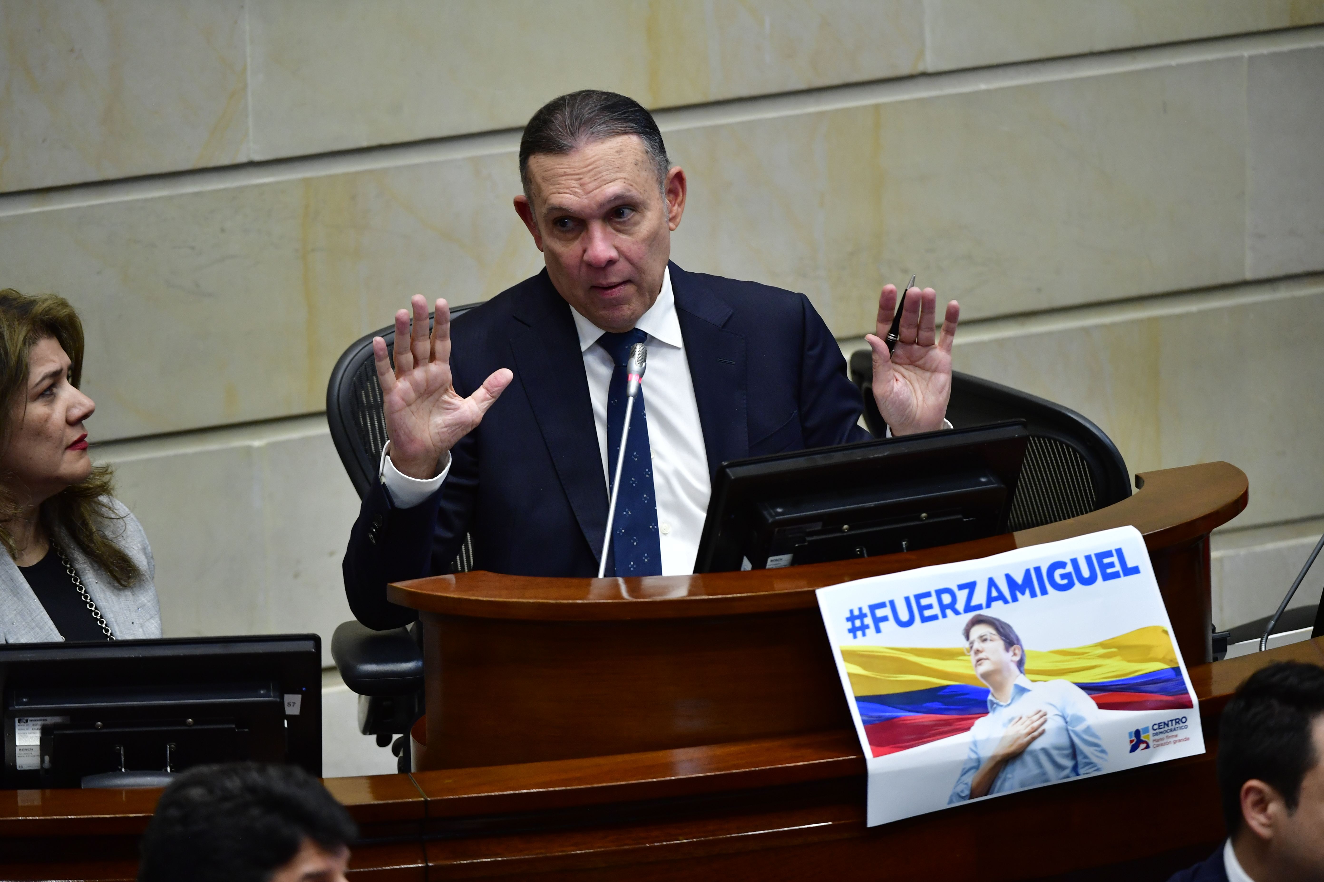 Abren indagación contra presidente del Senado por votación de consulta popular