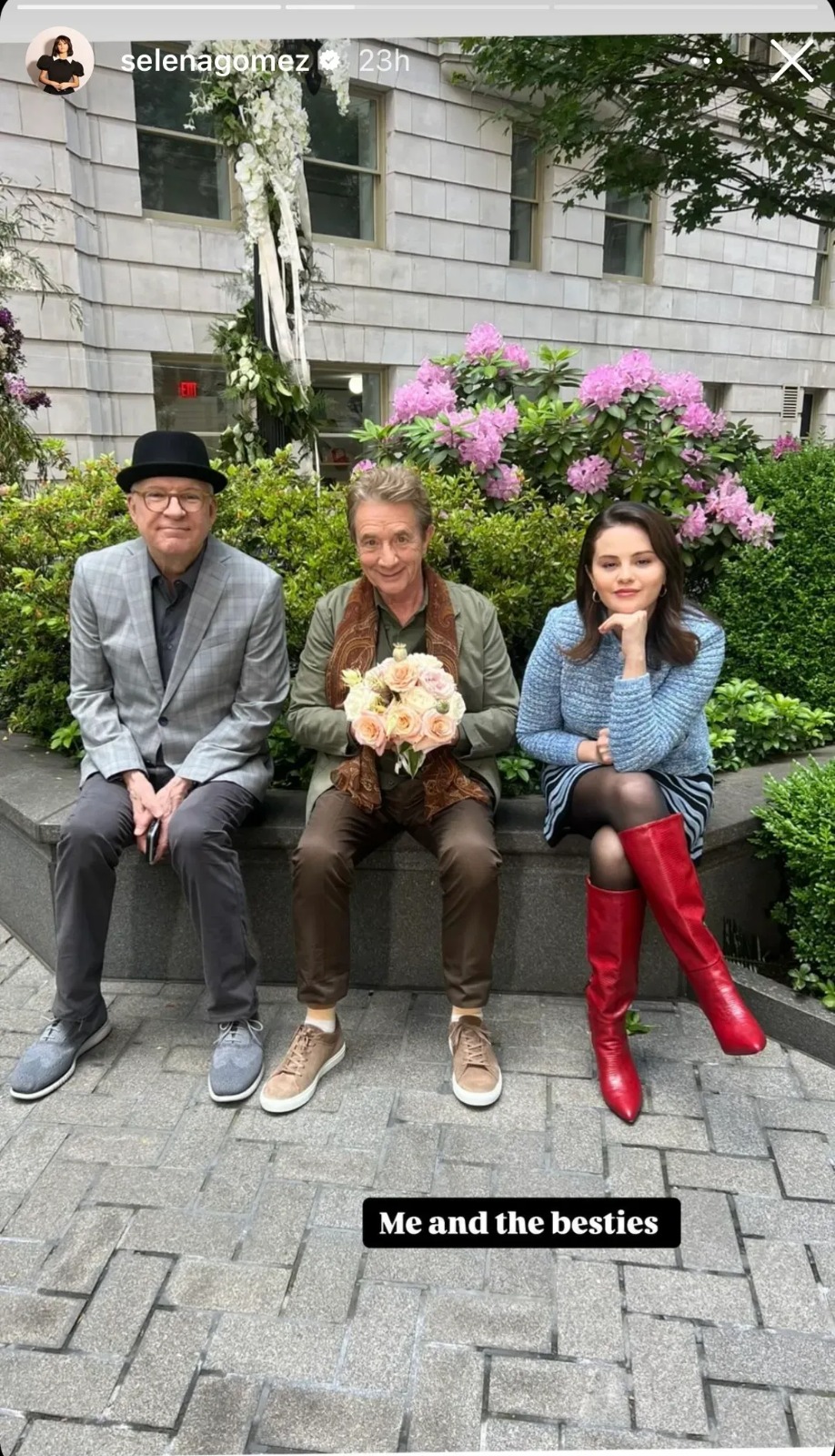 ¿Cómo usar botas rojas al estilo de Selena Gómez? 3 formas de combinarlas