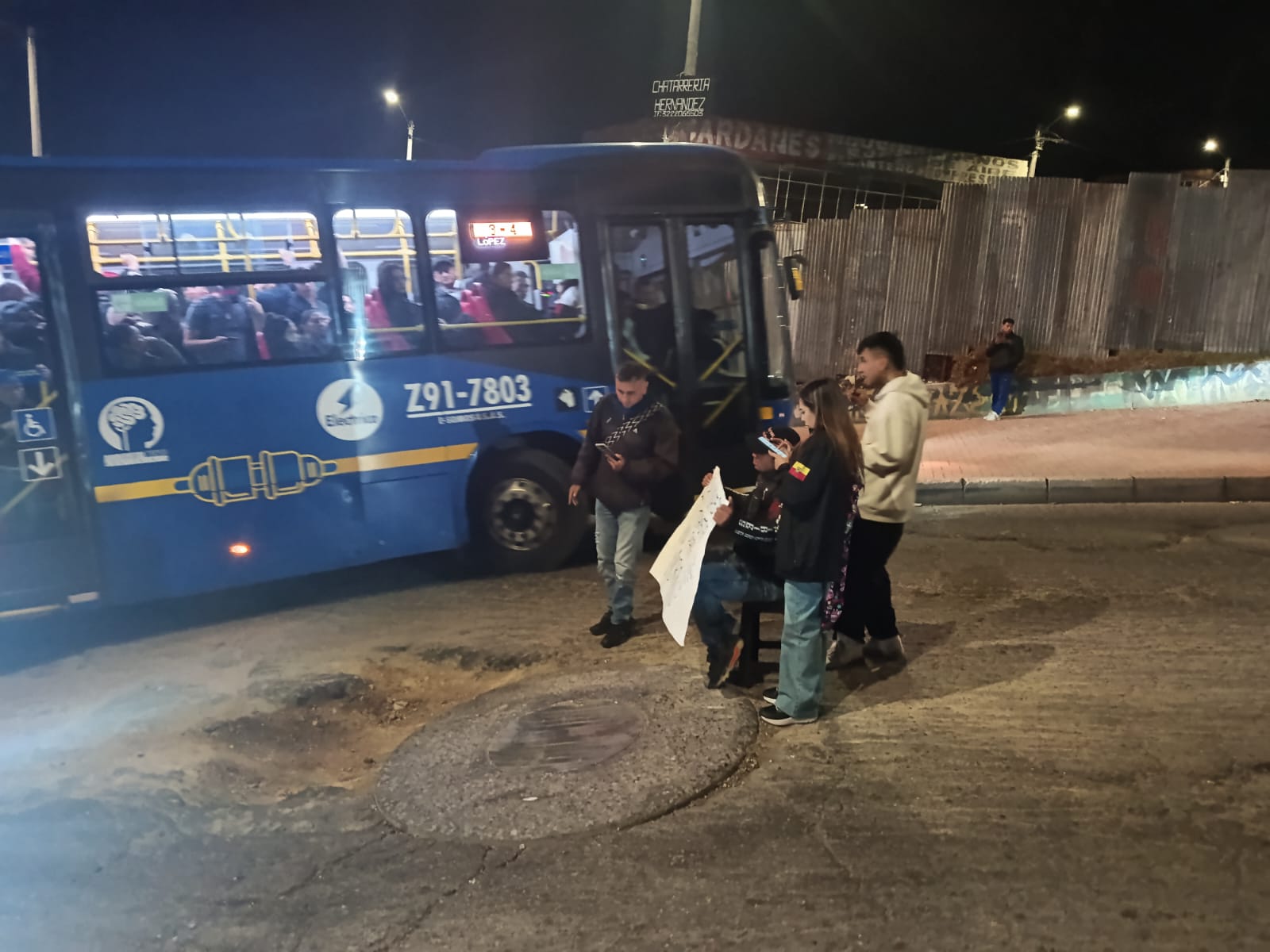 Hueco lleva siete años en vía de Bogotá y vecinos denuncian múltiples accidentes