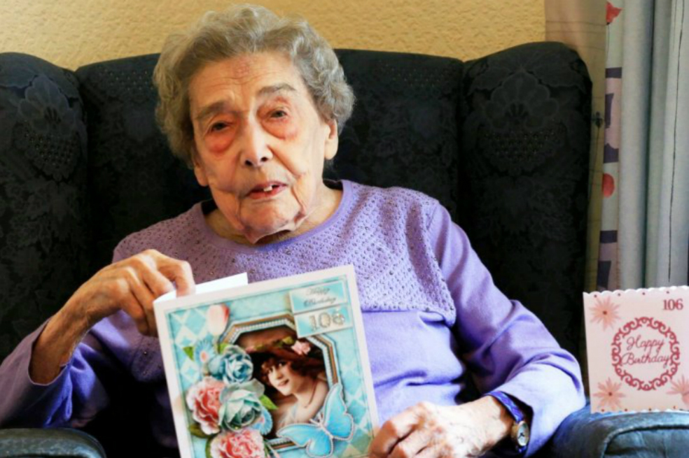 Anciana de 106 años dice que el secreto para vivir tanto es no tener novio