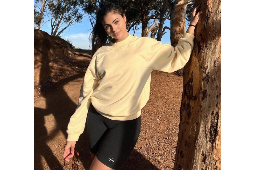 La modelo Sara Orrego recibió un comentario de Bad Bunny en una publicación de redes sociales y sus fanáticos enloquecieron.