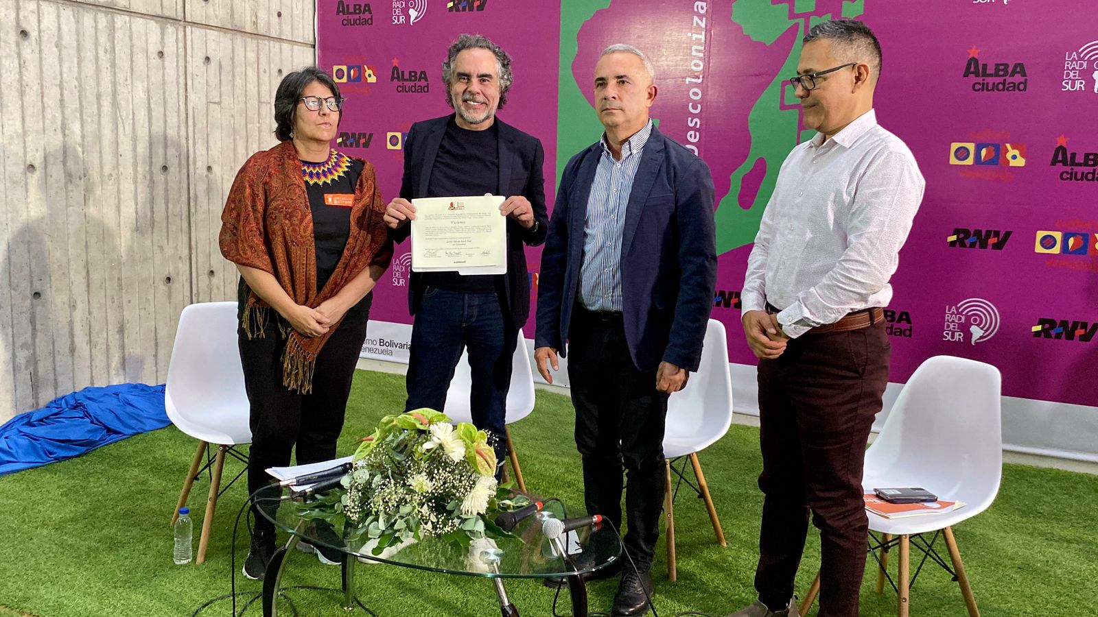 Venezuela premia al escritor colombiano Javier Bosch por su obra “Visiones”